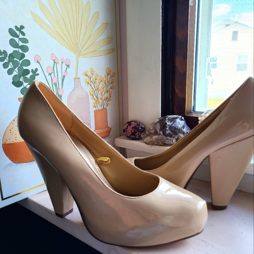Nude Retro Inspired Pumps size 9